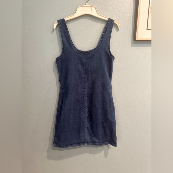 Vintage Guess ‘90’s Denim Sleeveless Dress Size Medium M Gold Metal Snaps Short - Picture 2 of 7